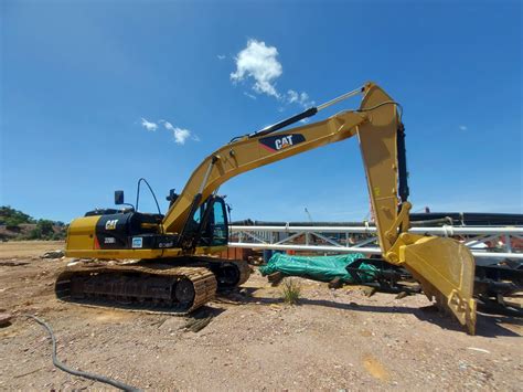 Pulling out a Very Stuck Hydro Oddwell with the Cat 320 Excavator.